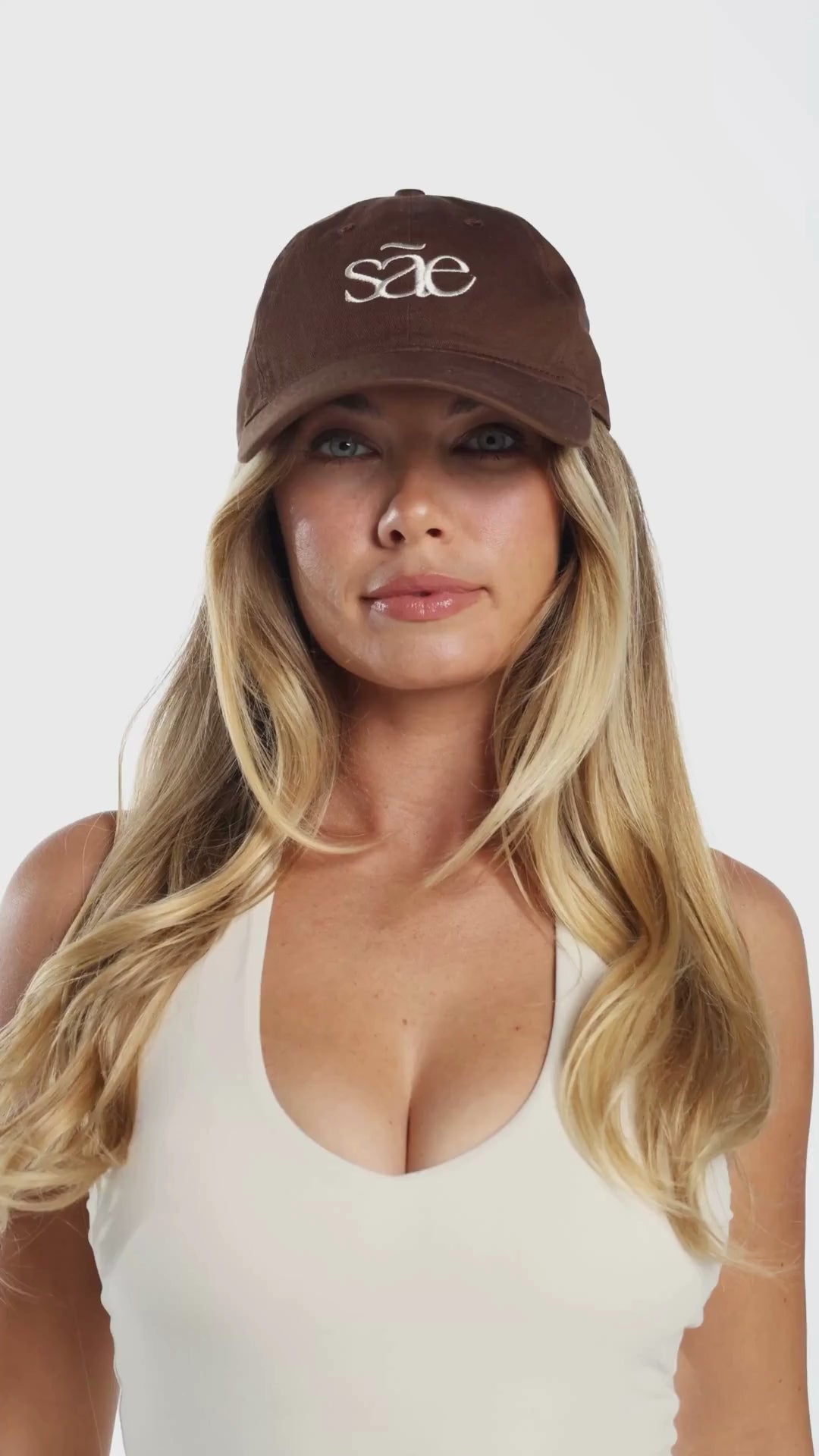 Woman wearing the Sãe embroidered espresso cap during everyday movement and outdoor routine