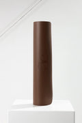 Sãe premium yoga mat in Espresso with soft non-slip grip, designed for grounding and daily yoga or Pilates practice.